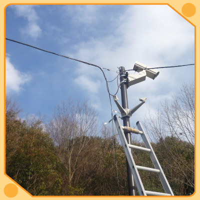 防犯カメラ架線工事1